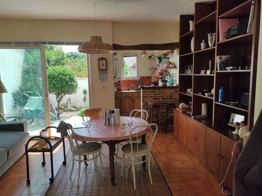 Hébergement de vacances La Cour Du Moulin/t3/centre-ville/wi-fi/terrasse La Rochelle (Charente-Maritime)